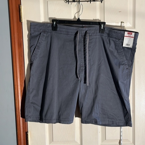 NWT-wrangler-XXL-pewter(gray)-ultra flex, flat front, straight fit shorts - Picture 7 of 15
